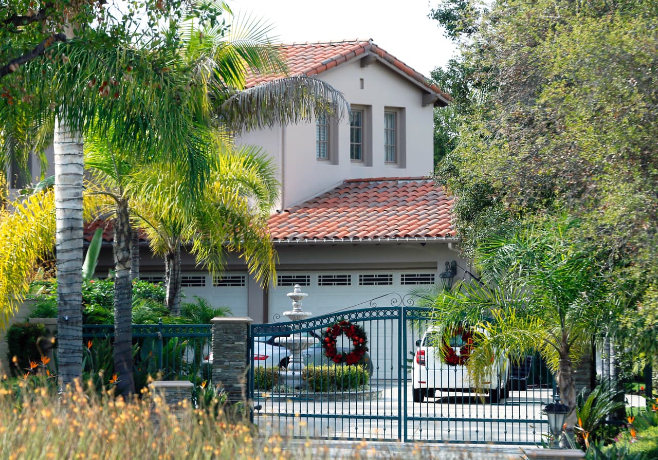 Esta mansión en la comunidad Coto de Caza, California, fue adquirida por Albert en 2005 y vendida unos años después, tras el cierre de su compañía.