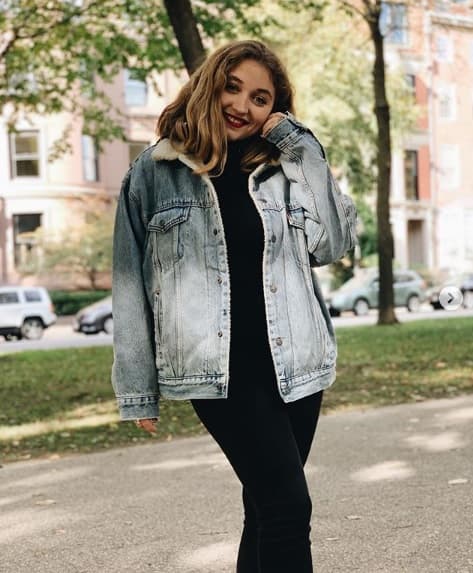 "Personalmente fueron muchas cosas que espero algún día 
<b>escuchen en canciones</b> la, la, la, la, la", respondió la hija de José Alberto Castro aquella vez.