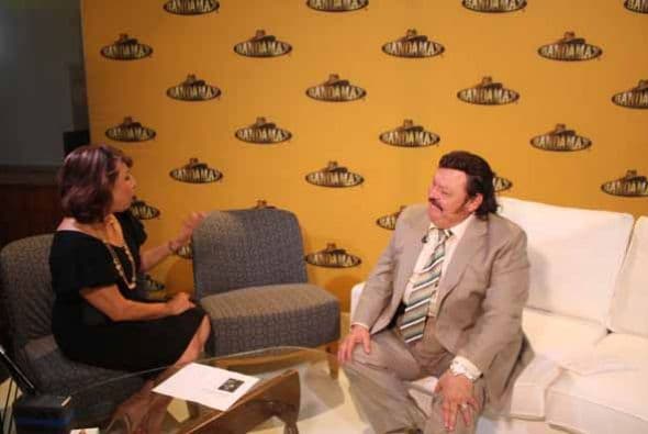 El rey del acordeón mexicano confesó delante de nuestras cámaras que tiene una segunda esposa, que siempre está con él y por supuesto que se trata de su acordeón. El cantante de ícono de la música norteña se presentará el próximo 26 de julio en el Forum de Los Ángeles, pero los boletos saldrán a la venta el 21 de febrero.