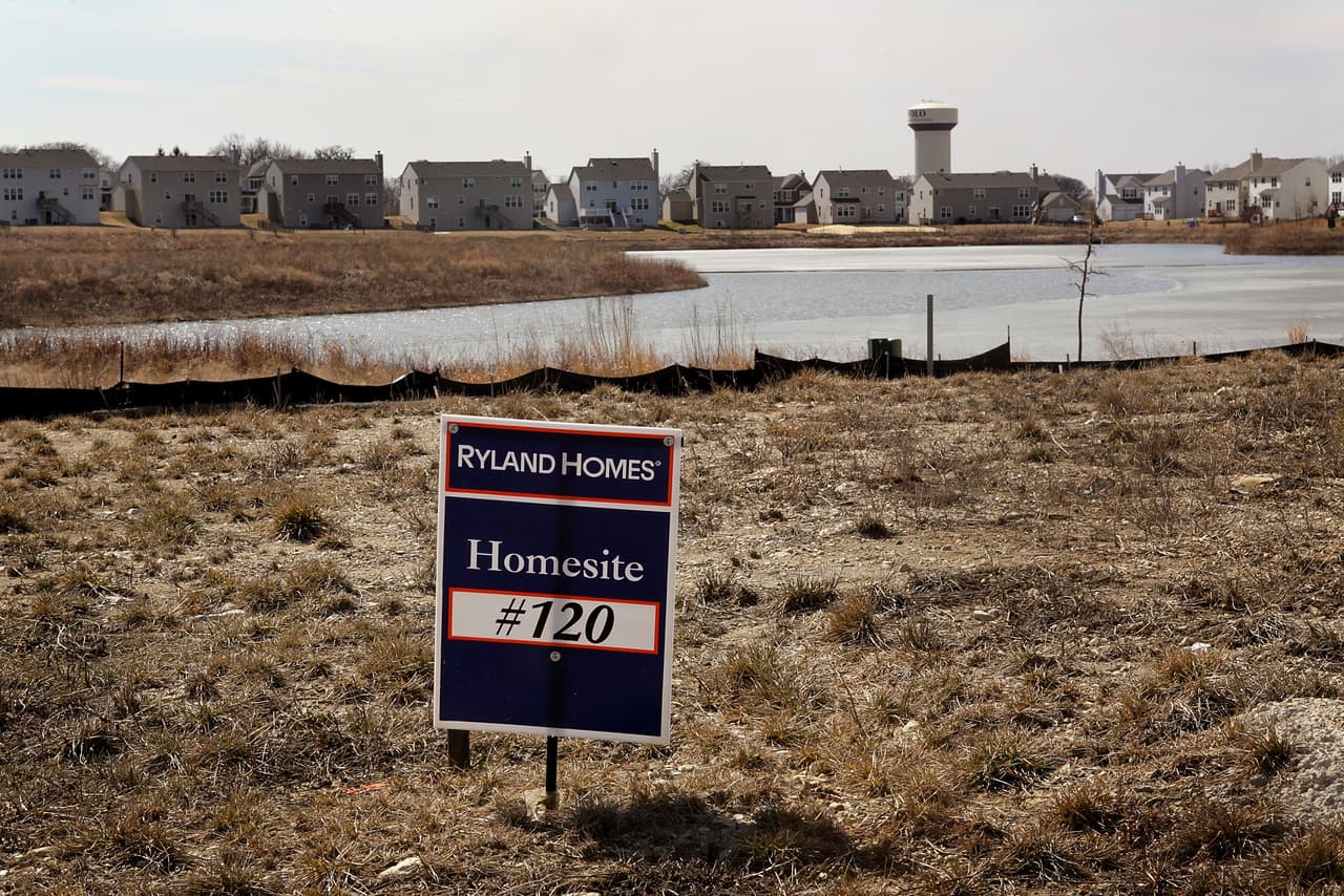 VOLO, IL - MARCH 16: A vacant lot is offered for sale in a single-family housing development on March 16, 2011 in Volo, Illinois. Request for building permits in February, a leading indicator for the strength of the housing industry, fell 8.2%, to a seasonally adjusted 517,000 units, a record low. Single-family home construction starts dipped nearly 12% in the same month and multi-family starts fell 46%. (Photo by Scott Olson/Getty Images)