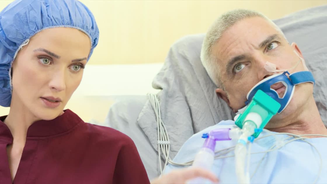 Grecia convence a Victorio de escapar del hospital | Guardián De Mi Vida | Capítulo 72