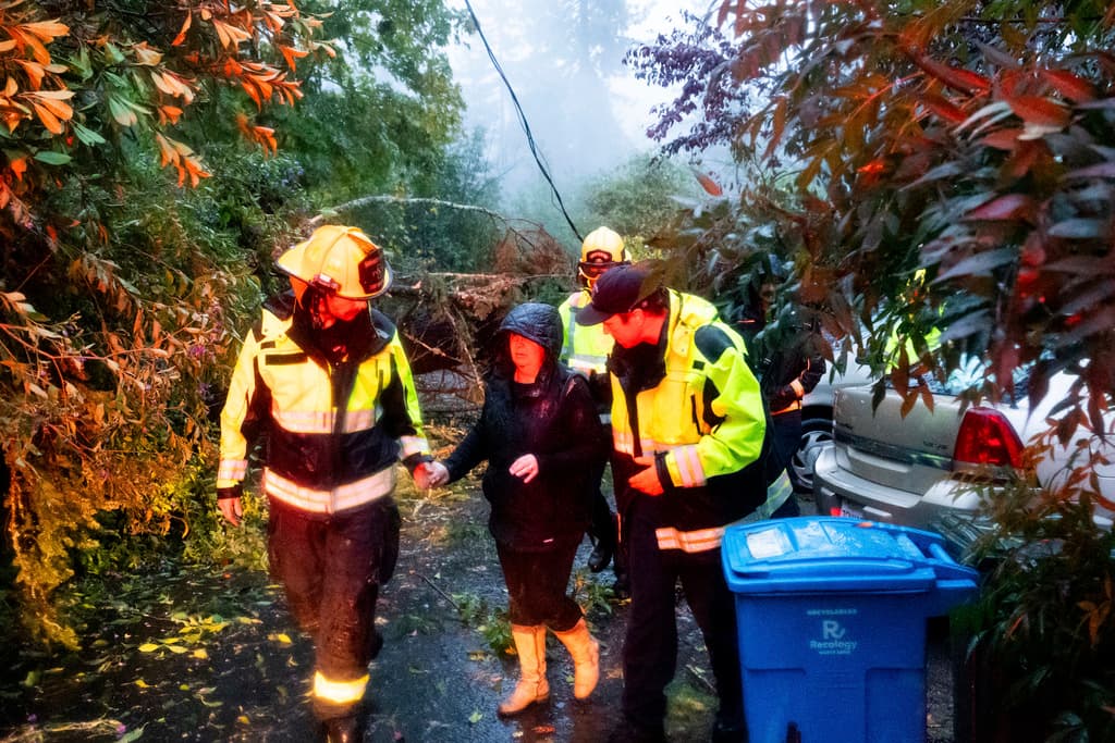 Los condados del norte de Mendocino y del sur de Humboldt 
<b>recibieron entre 4 y 8 pulgadas de lluvia en las últimas 48 horas</b>, y se esperaban las mismas cantidades durante las próximas 48 horas, dijeron meteorólogos de California.