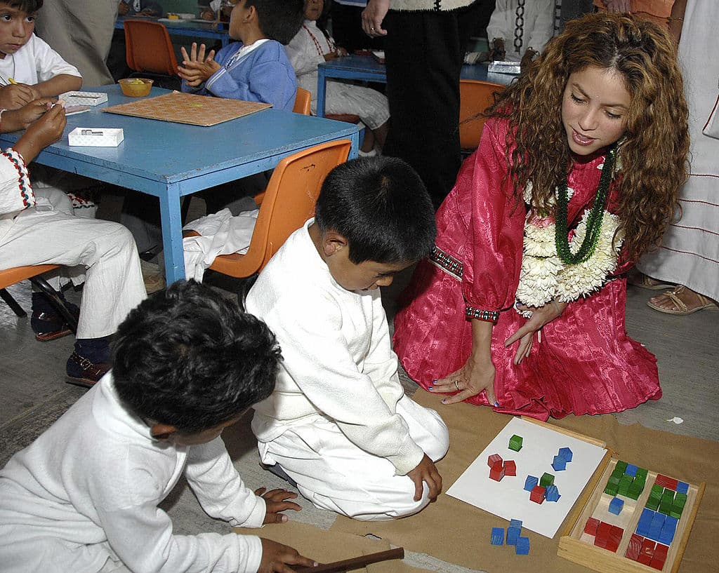 En San Felipe del Progreso, México, en una visita a una escuela de la comunidad indígena Mazahua, a la que donó instrumentos musicales, en noviembre de 2006.