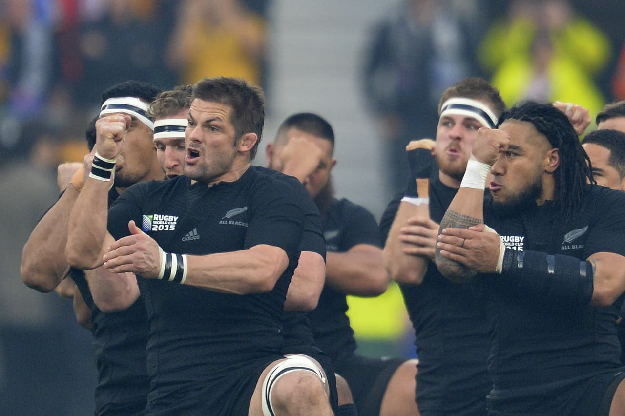 Personal de aeropuerto recibe con 'Haka' a los campeones en Nueva Zelanda