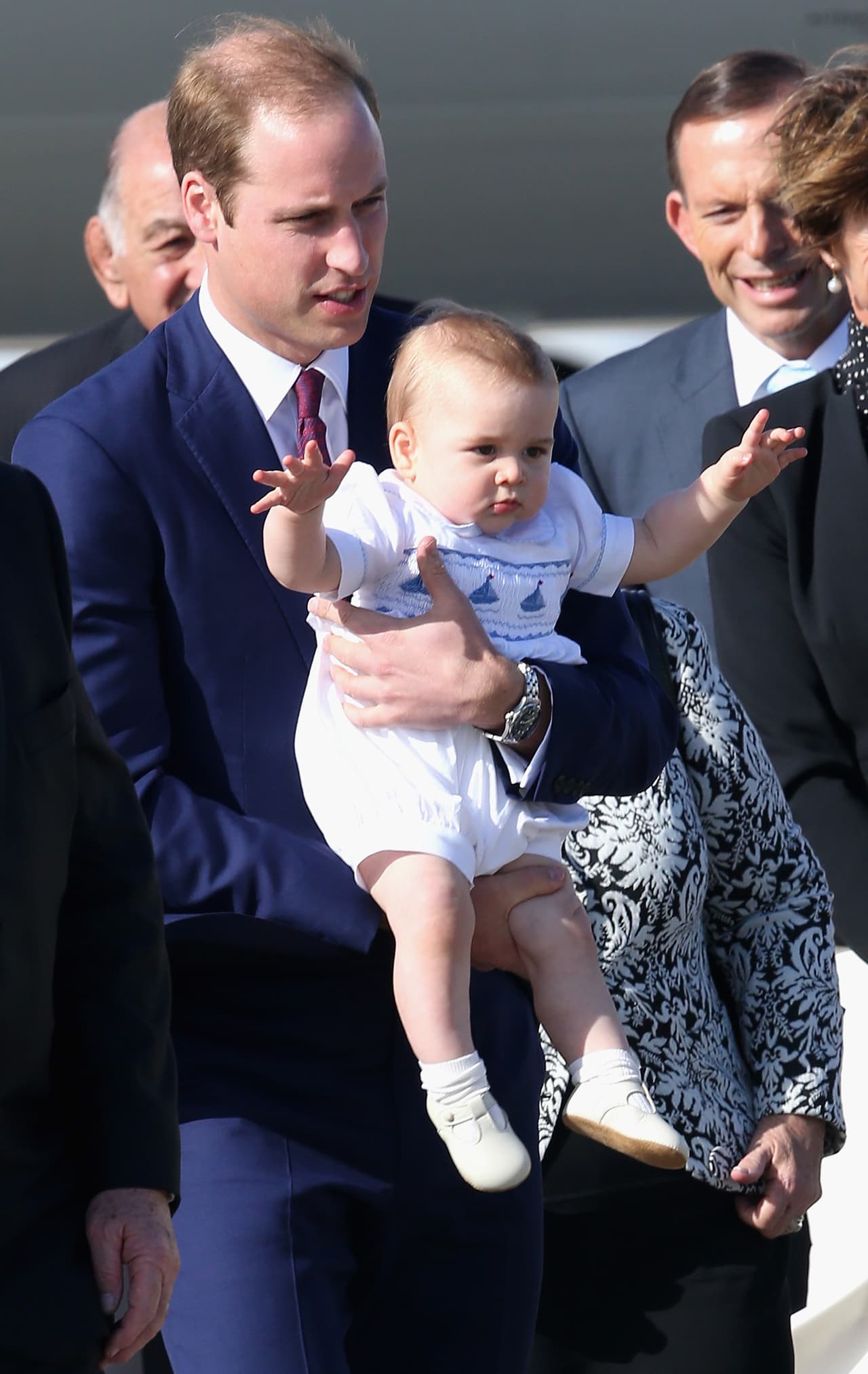 Político, padre y príncipe, ¡él es un hombre muy ocupado! Pero no importa: cuando se trata de su bebé, es su prioridad.