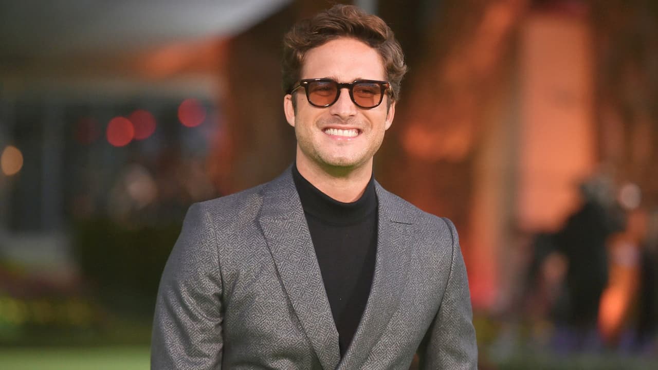 <h3 class="cms-H3-H3">Diego Boneta | 10 de junio | Video desde Los Ángeles</h3>
<br>En un mensaje difundido por medios,
<b> Boneta se mostró consternado por los operativos</b>: “Esto es una tragedia inhumana… están separando familias… 
<b>lo que esta administración quiere es vernos violentos</b>. No nos dejemos… estoy con ustedes y con mi comunidad latina”. Sus palabras fueron un llamado a la unidad y al rechazo al miedo.