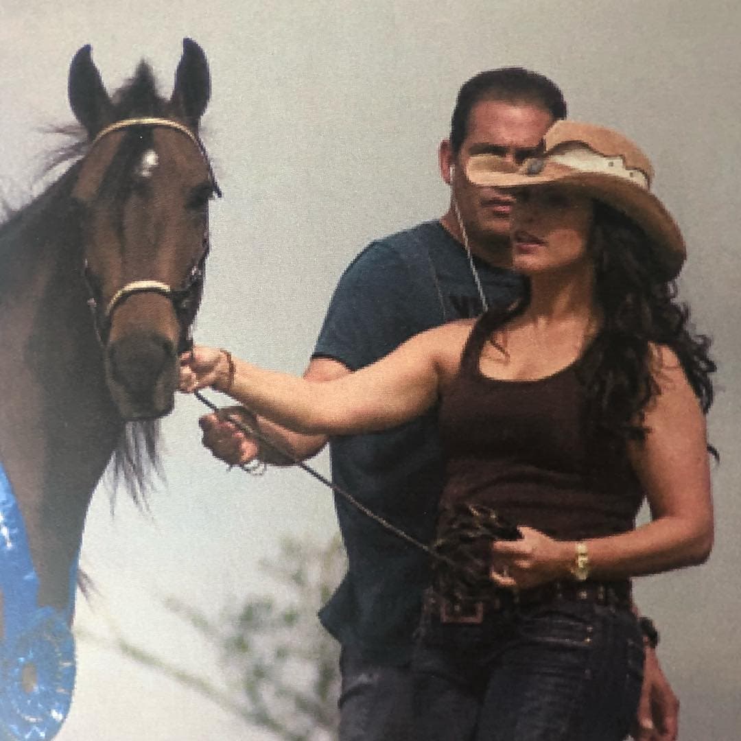 Para mantener viva esa llama, pasan mucho tiempo juntos: “Nos gustan las motos, viajar, los caballos… Nuestra unión no solo está basada en la música”.