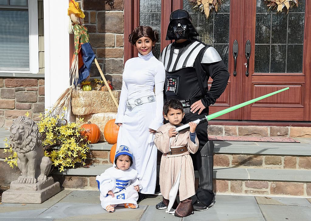 Otro disfraz de Halloween familiar es ir como cada uno de los personajes de Star Wars, según sean sus favoritos.