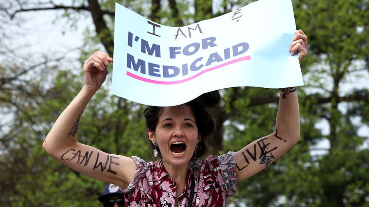 Alertan sobre posibles recortes a Medicaid y Medi-Cal: ¿quiénes podrían perder cobertura médica?