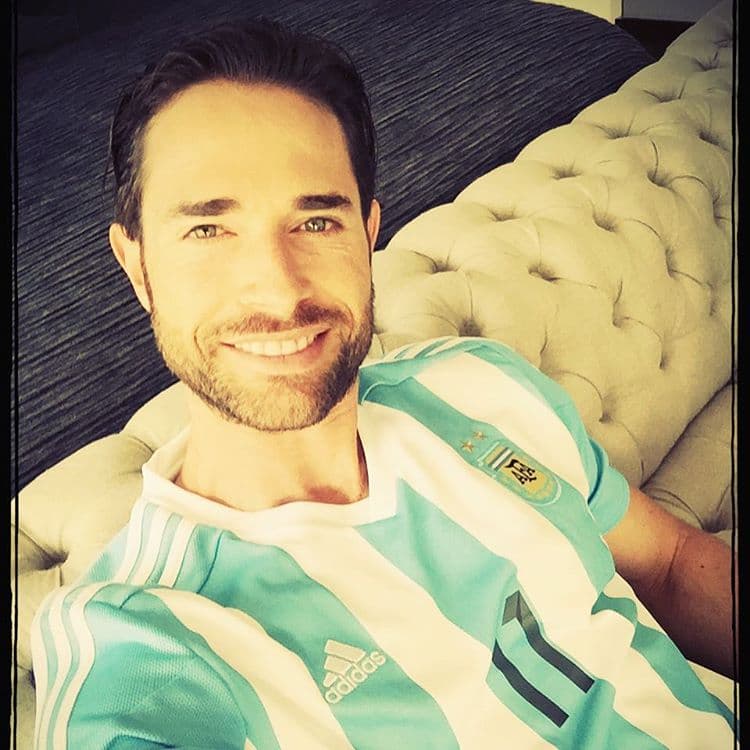 ¡Ahhh! Y tampoco te puedes quedar sin saber que es un amante de los deportes.