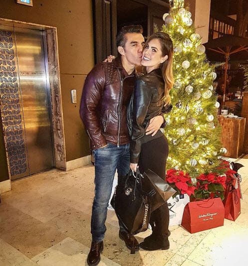 Fue también en mayo cuando Adrián Uribe terminó su relación con Jacky Sauza, así que los rumores se incrementaron.