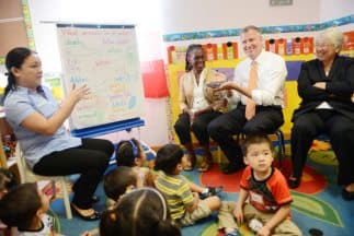 Crean 45 escuelas comunitarias con servicios adicionales para familias necesitadas en Nueva York. 