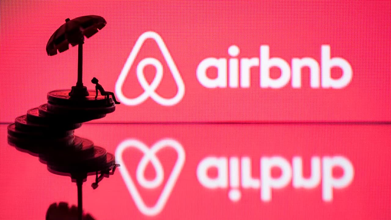 Airbnb anuncia plan para evitar fiestas en Florida debido al coronavirus