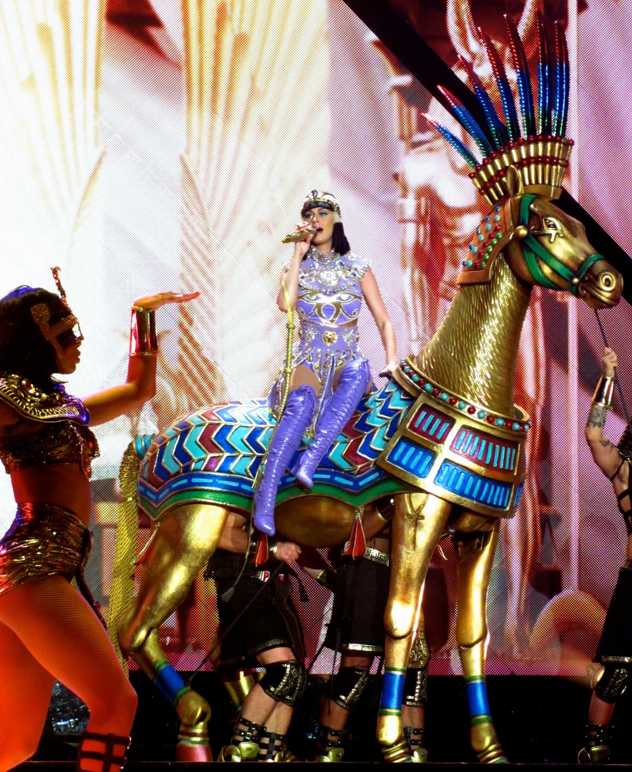 ¿Irá a salir Yuri en su nuevo video en un caballo como Katy?