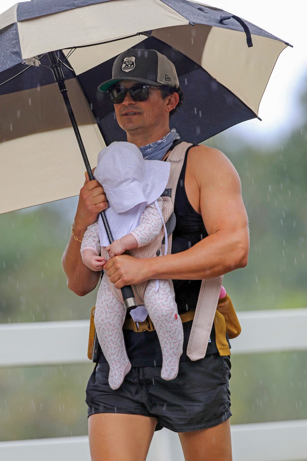 Al cuestionamiento de con qué frecuencia tiene relaciones sexuales, respondió: "No lo suficiente, aunque acabamos de tener un bebé".