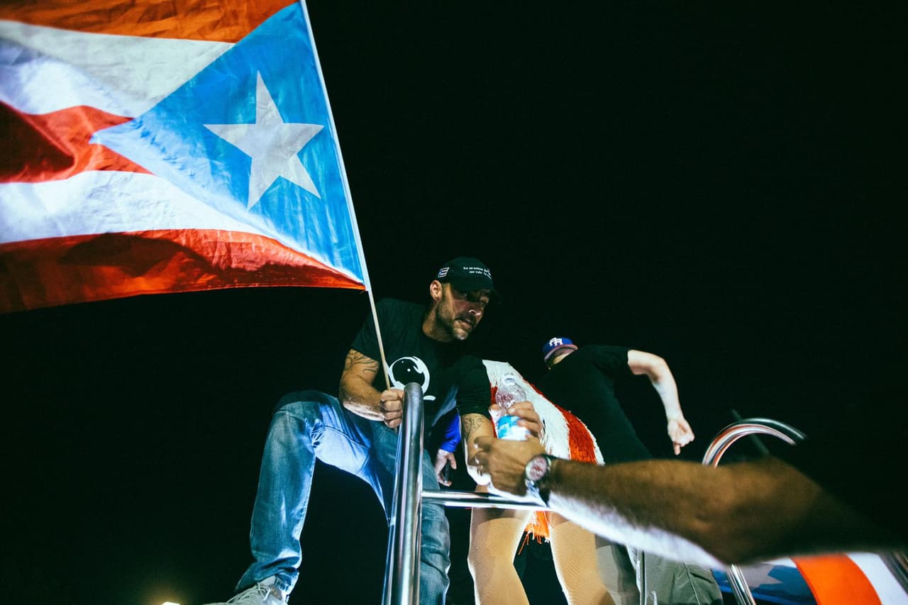 "Puerto Rico, estamos bien", expresaba Ricky Martin, al tiempo que pedía mantener la calma.