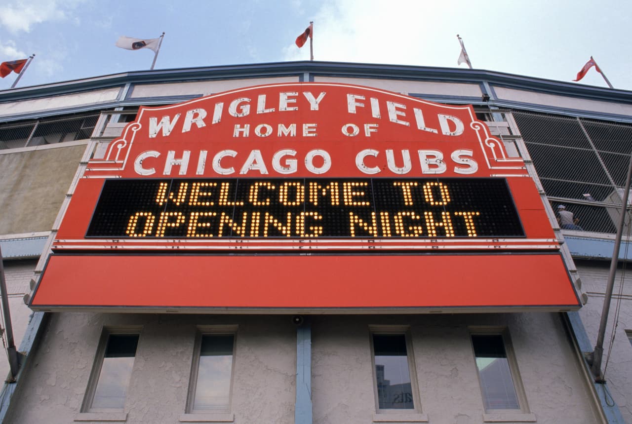 Pero llegó la noche del 8 de agosto de 1988: los Cachorros de Chicago jugarían el primer partido de su historia, en casa, por la noche.