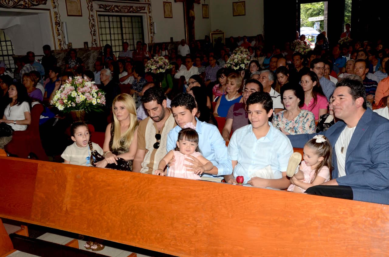 Desafortunadamente la pareja se divorció, pero mantienen una excelente relación gracias a sus gemelos. El motivo de su separación se dice fue por una infidelidad por parte del actor, pues se le culpó por mantener una relación extramarital con la actriz
<b><a href="http://www.univision.com/temas/susana-gonzalez">Susana González</a></b>.