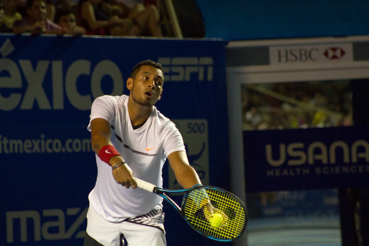 Nick Kyrgios eliminó al favorito del Abierto Mexicano, el serbio Novak Djokovic, número dos en la siembra de la ATP. El australiano dio una demostración de potencia y precisión con su saque que se tradujo en 25 aces para acceder a las Semifinales.