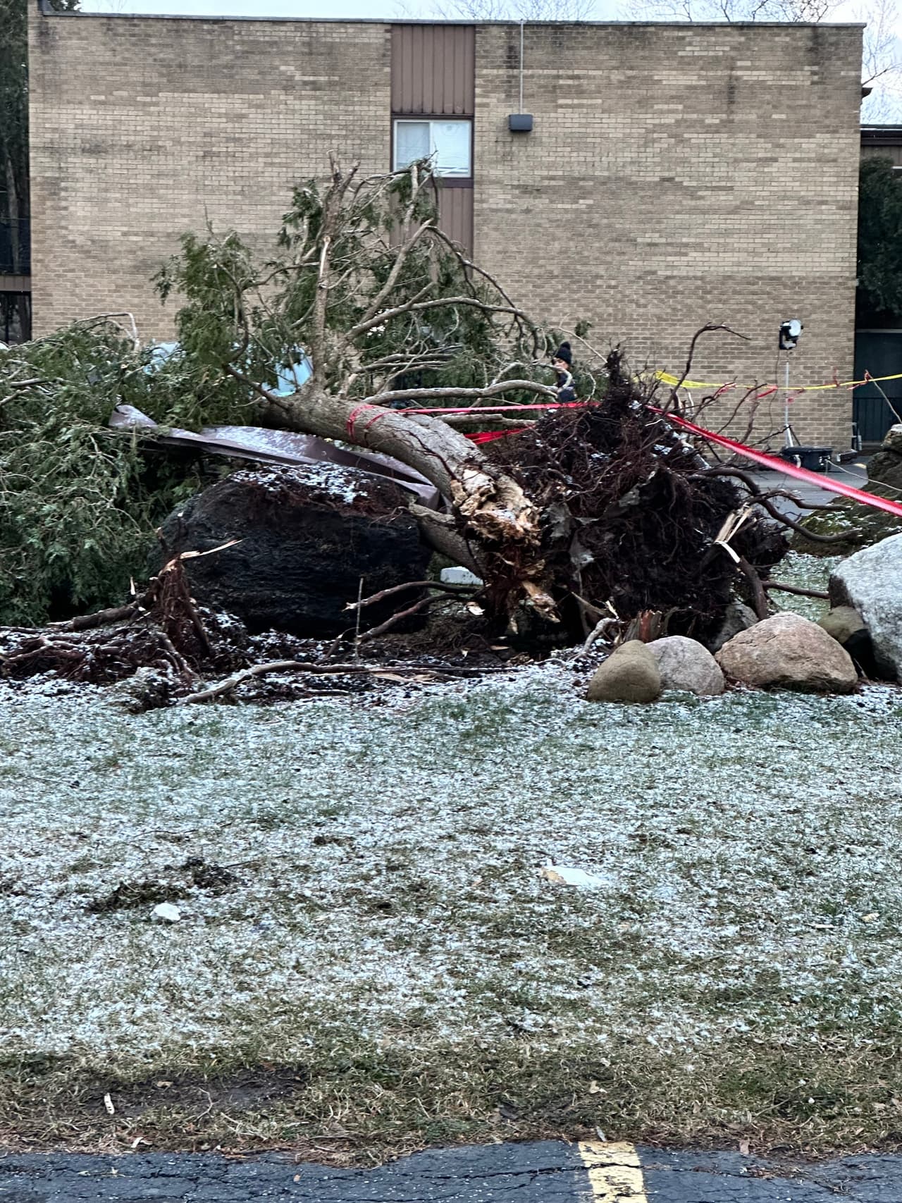 En Fotos: Destrozos que dejan los posibles tornados en los suburbios de Chicago
