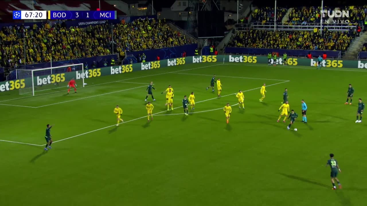 ¡TIRO ATAJADO! disparo por Phil Foden.