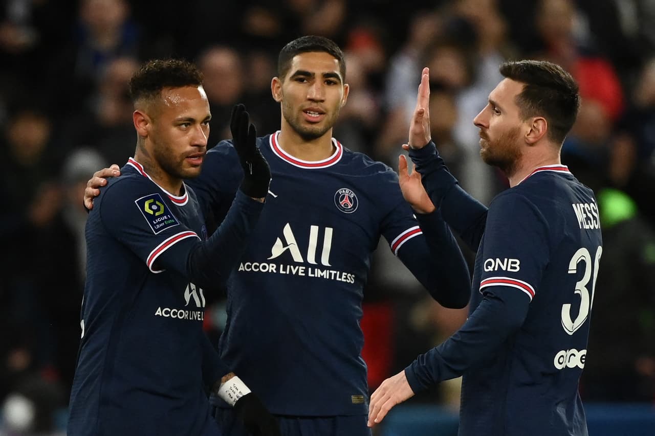 El PSG goleó al Lorient gracias a los dobletes de Neymar y Mbappé, así como otro tanto de Messi.