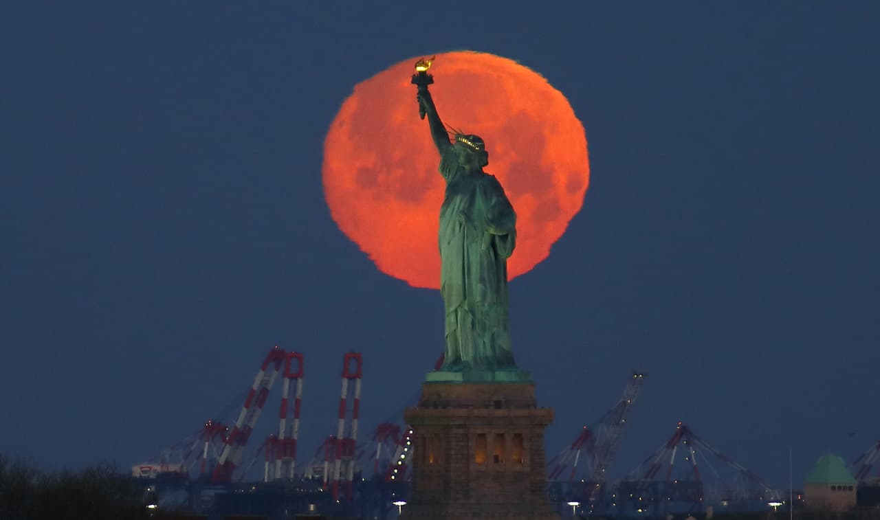 Esta noche habrá una superluna rosa: cómo y a qué hora verla si vives en Nueva York