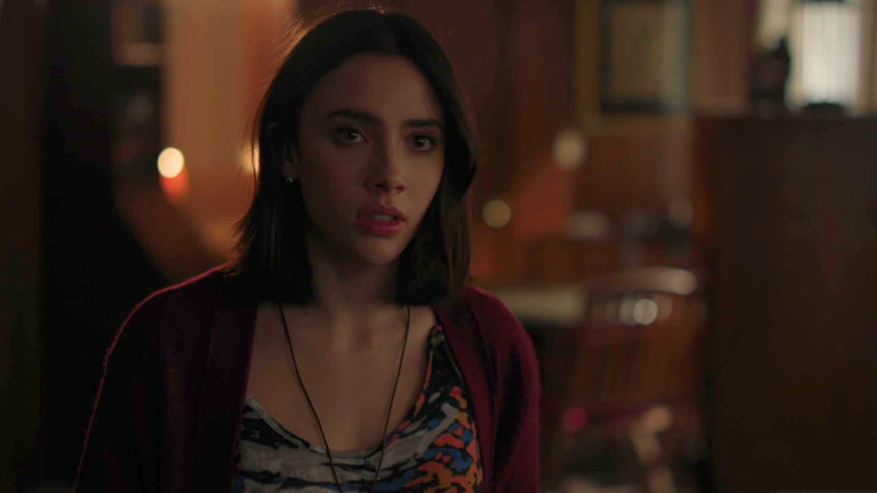 Kenya comienza a notar el comportamiento errático de Mario - Mujeres Asesinas Temporada 3