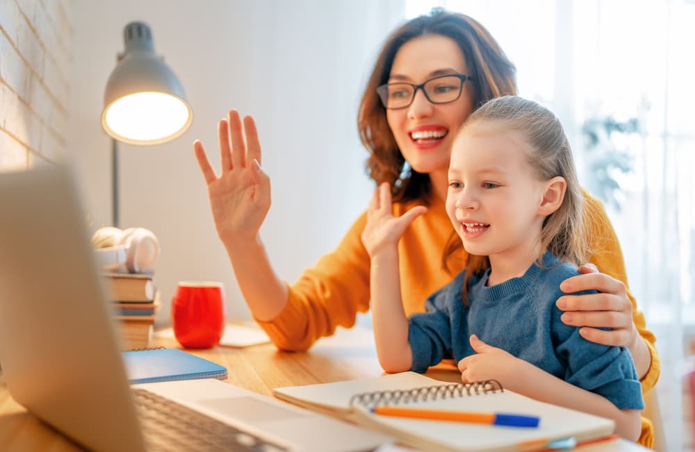 <b>CÁNCER</b>
<br>Otro signo muy apegado al lecho materno, seguramente también prefieren quedarse en casita con su mamá o papá, tanto para ayudarles en lo que sea necesario como por el simple calor de hogar.