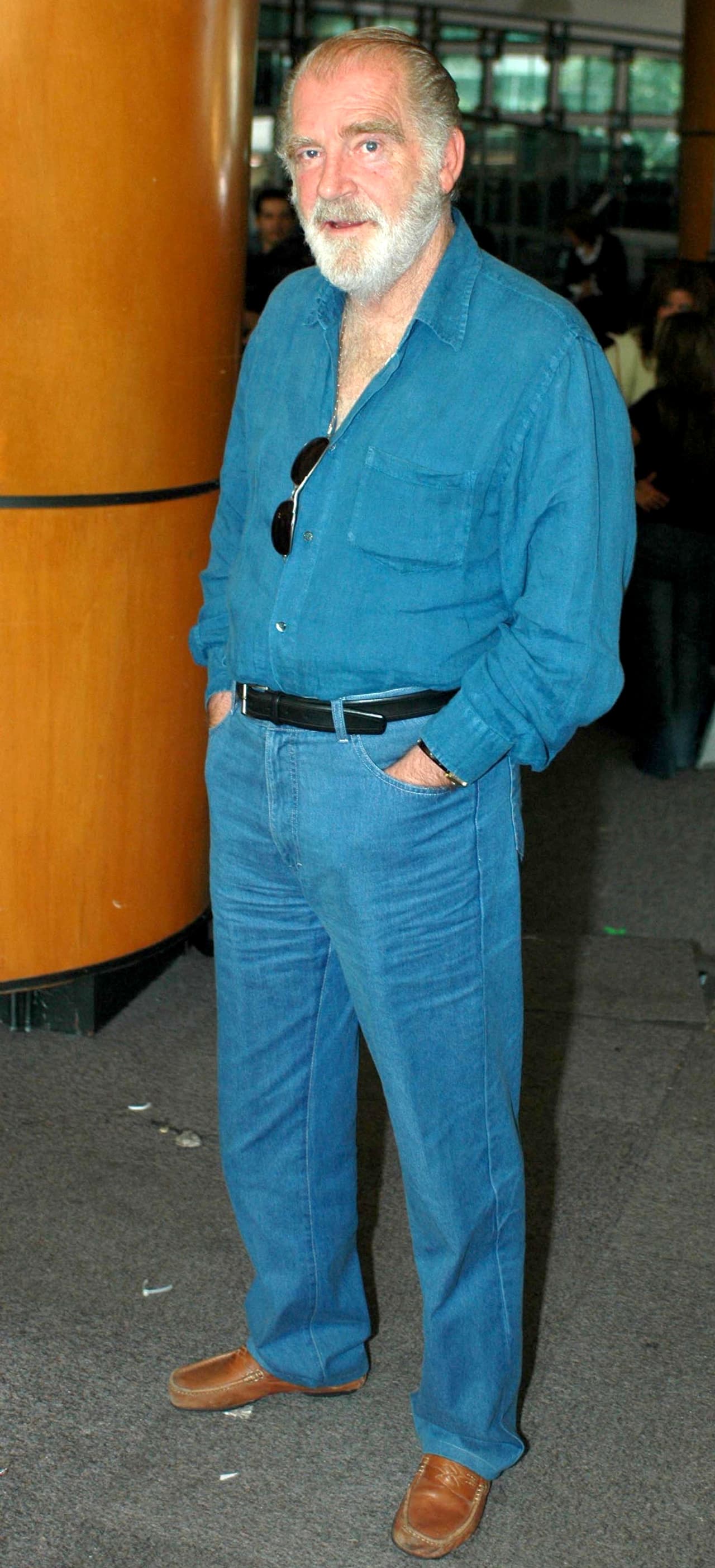 "(Fernando está) más o menos, ha sido un año muy duro, ha sido, yo creo el año más duro que hemos tenido, ha sido complicado, el miércoles volvemos a entrar de nuevo al hospital y bueno, esperemos en Dios que todo resulte bien", dijo la actriz.