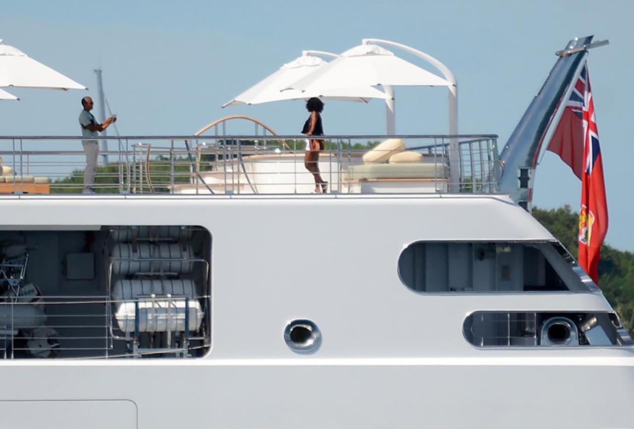 Esta fotografía de Barack Obama fotografiando con su iPad a Michelle Obama se ha vuelto viral.