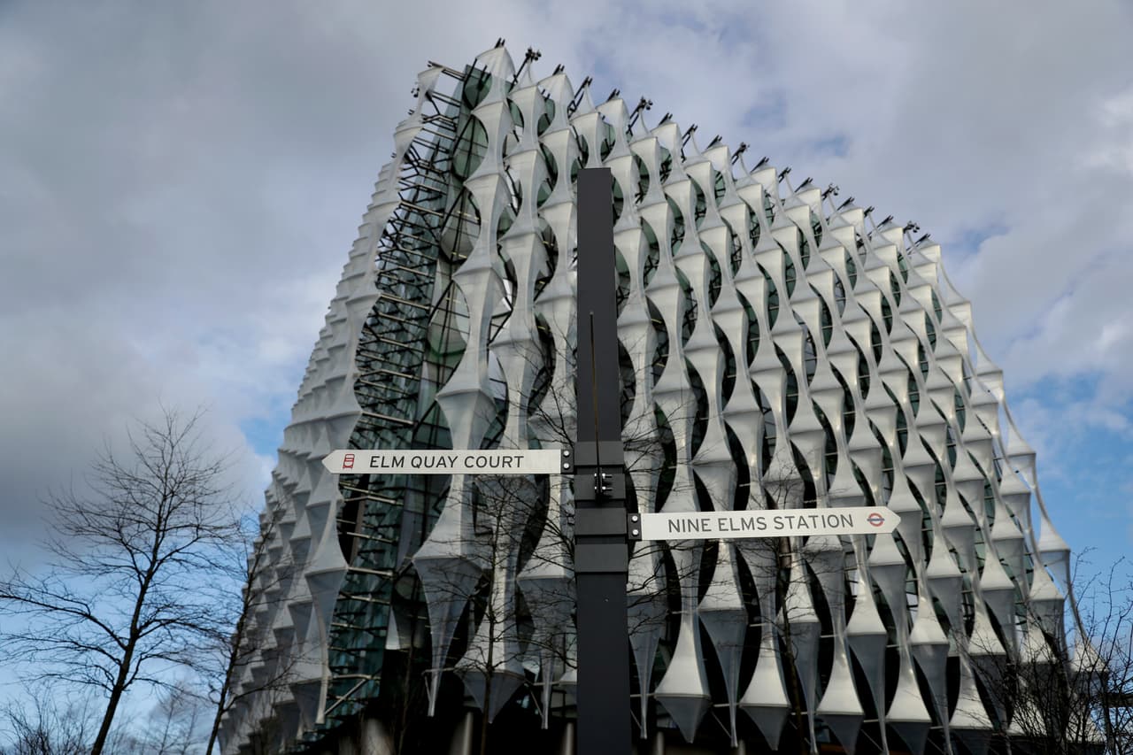 La ceremonia de apertura oficial de la embajada será el próximo mes y se espera que asista el secretario de estado Rex Tillerson.