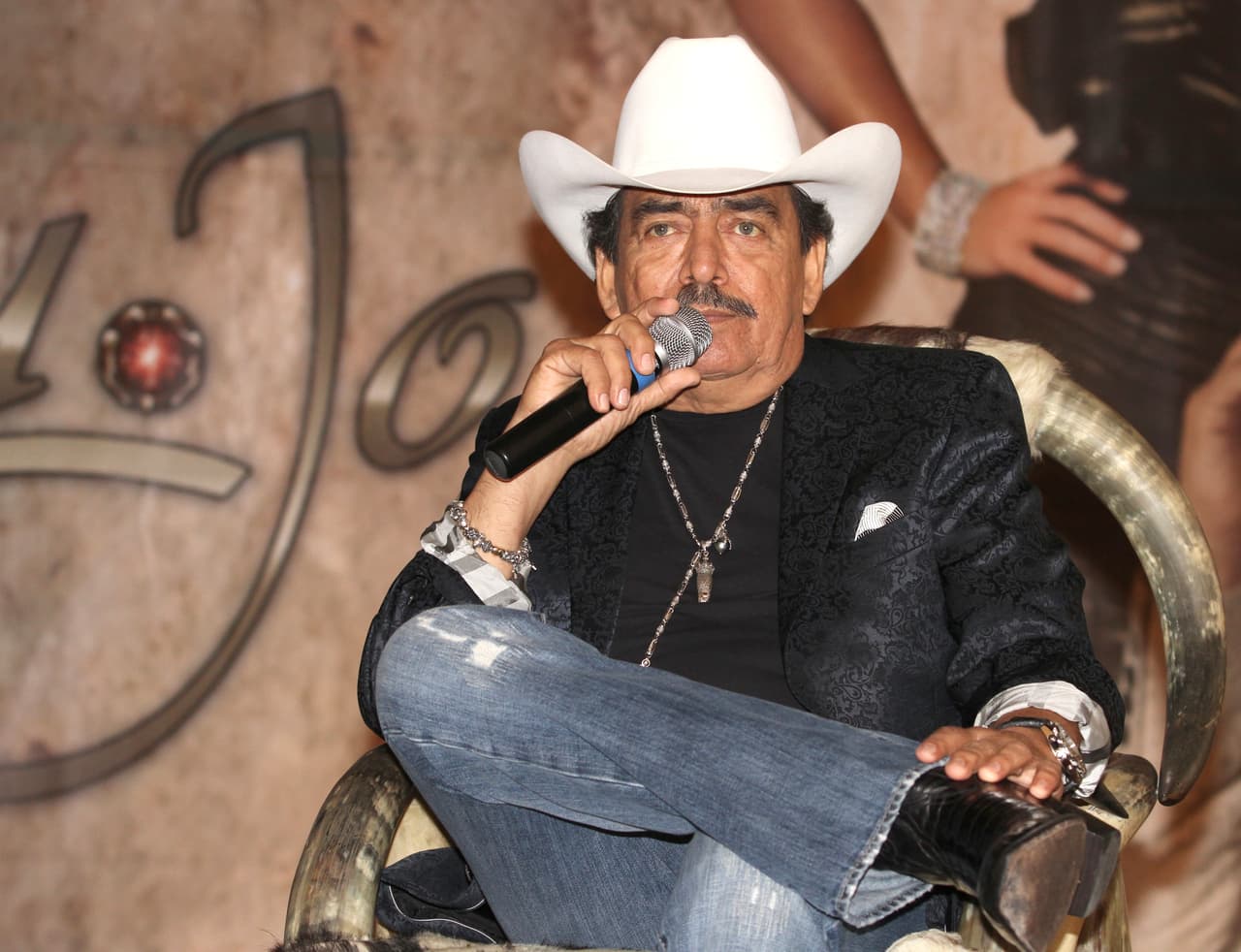 A raíz del sexto aniversario de la muerte de
<b>Joan Sebastian</b>, Maribel Guardia recordó y reveló uno de sus últimos deseos.
