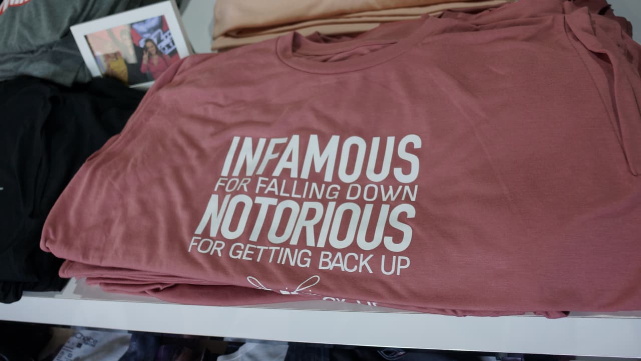 Chiquis, Rosie, Juan, Jacquie, Jenicka y Johnny Rivera celebran la apertura de 'Jenni Rivera Boutique' en Los Ángeles.