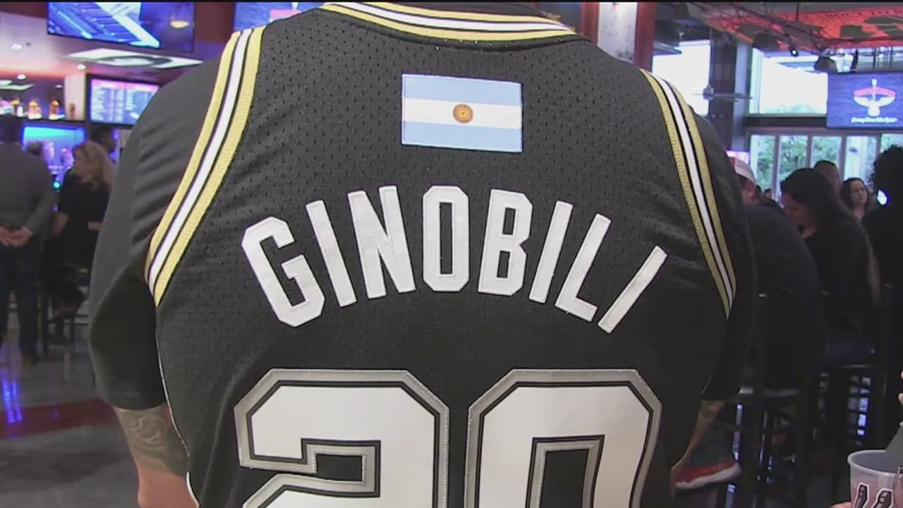 Fanáticos argentinos llegan a San Antonio para homenajear a Manu Ginóbili