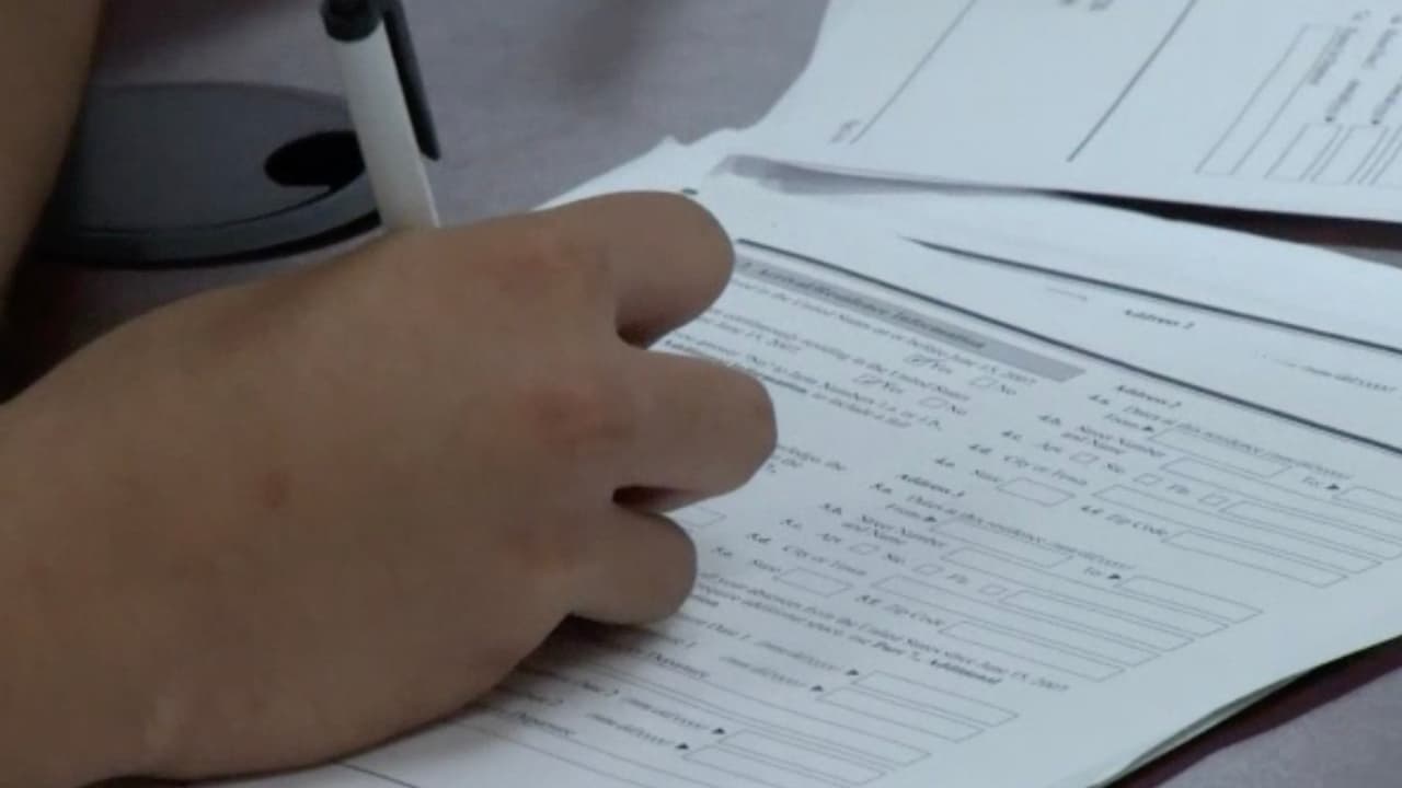 La persona que solicita la ciudadanía debe tener por lo menos 5 años de buen comportamiento moral (sin antecedentes penales) para poder realizar el proceso.