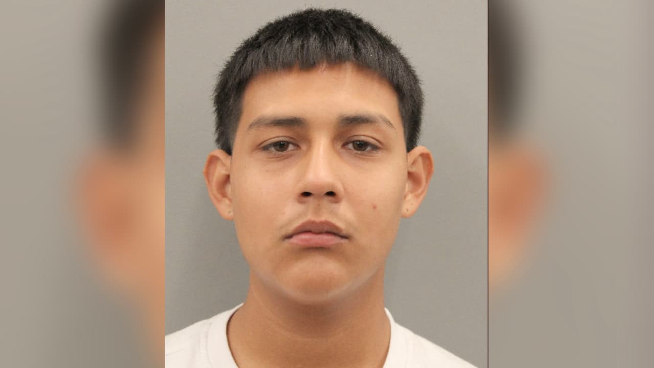 ¿Lo has visto?: Buscan a hispano acusado de balear a un adolescente en una presunta negociación de drogas