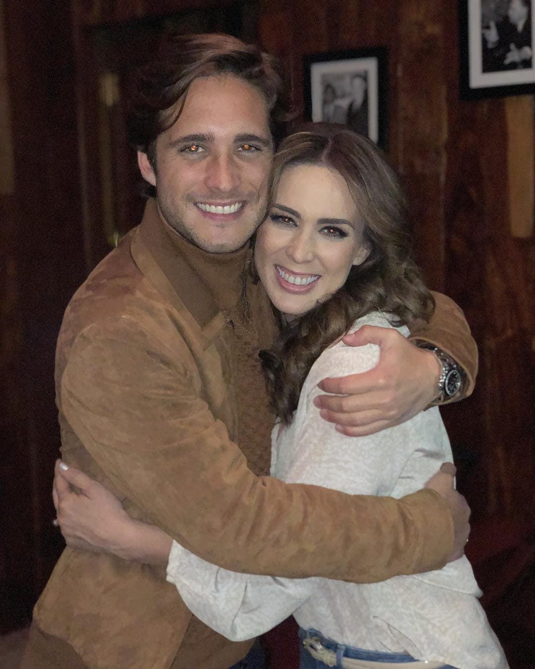 Esta no es la primera vez que posan juntos, en el año 2019 lucieron igual de felices y abrazados.