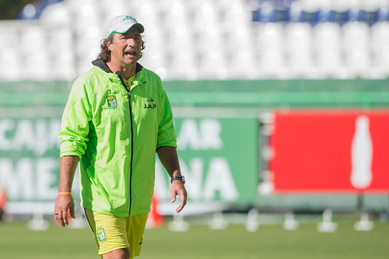 Juan Antonio Pizzi dejaría al León para dirigir a la selección de Chile