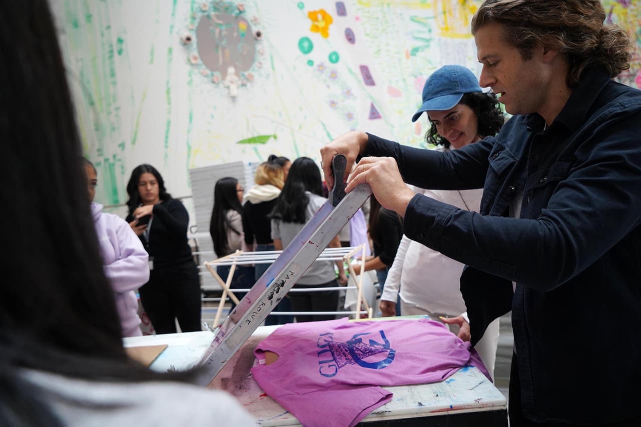 "¿Qué fronteras cruzaste para llegar aquí?": los diálogos migratorios que una artista establece con comunidades latinas