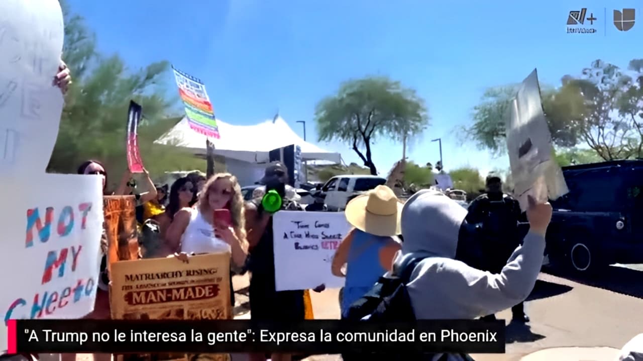 Protestas masivas reciben a Trump en su visita a Phoenix 2026