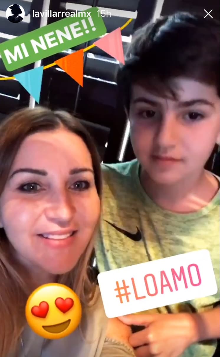 Sus dos hijos menores también festejaron a su mami. Ella subió foto con todos. Aquí aparece con Cruz Angelo.