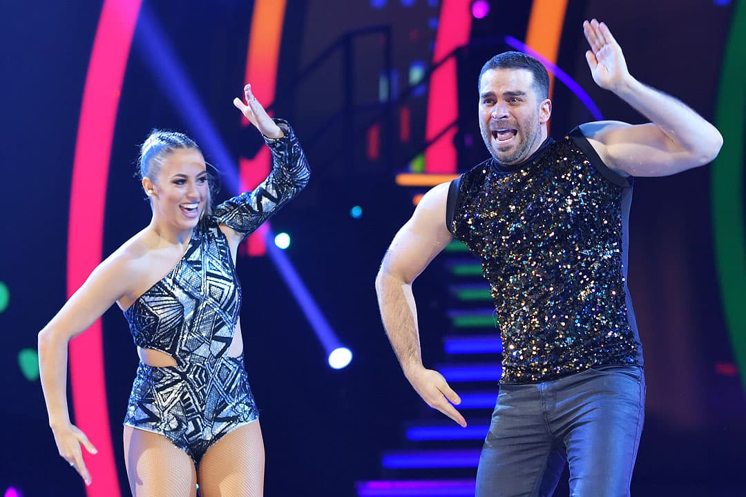 Este baile urbano, igual de enérgico que el primero, le dio la oportunidad de lucirse en cada movimiento.