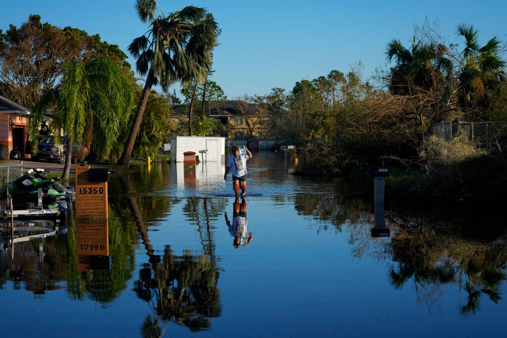 Aumentan infecciones con peligrosa bacteria 'come carne' en Florida tras inundaciones ocasionadas por el huracán Ian