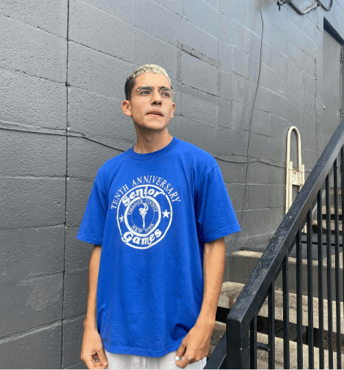 En abril del 2021 sorprendió a sus seguidores con un radical cambio de look: decoloró su melena y lució un rubio platinado.