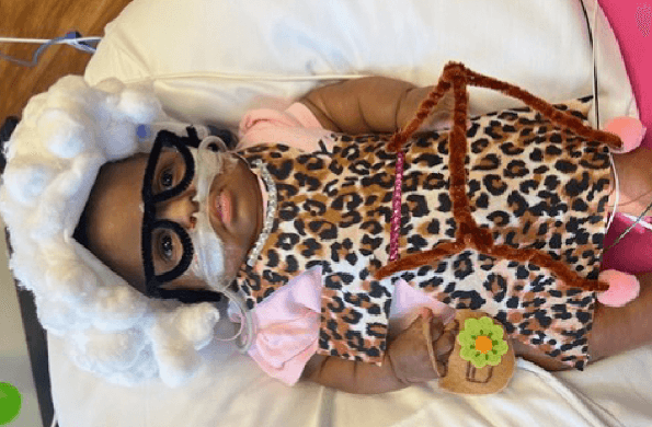 ¡Yabadabadú! Linda cavernicola lista para Halloween.