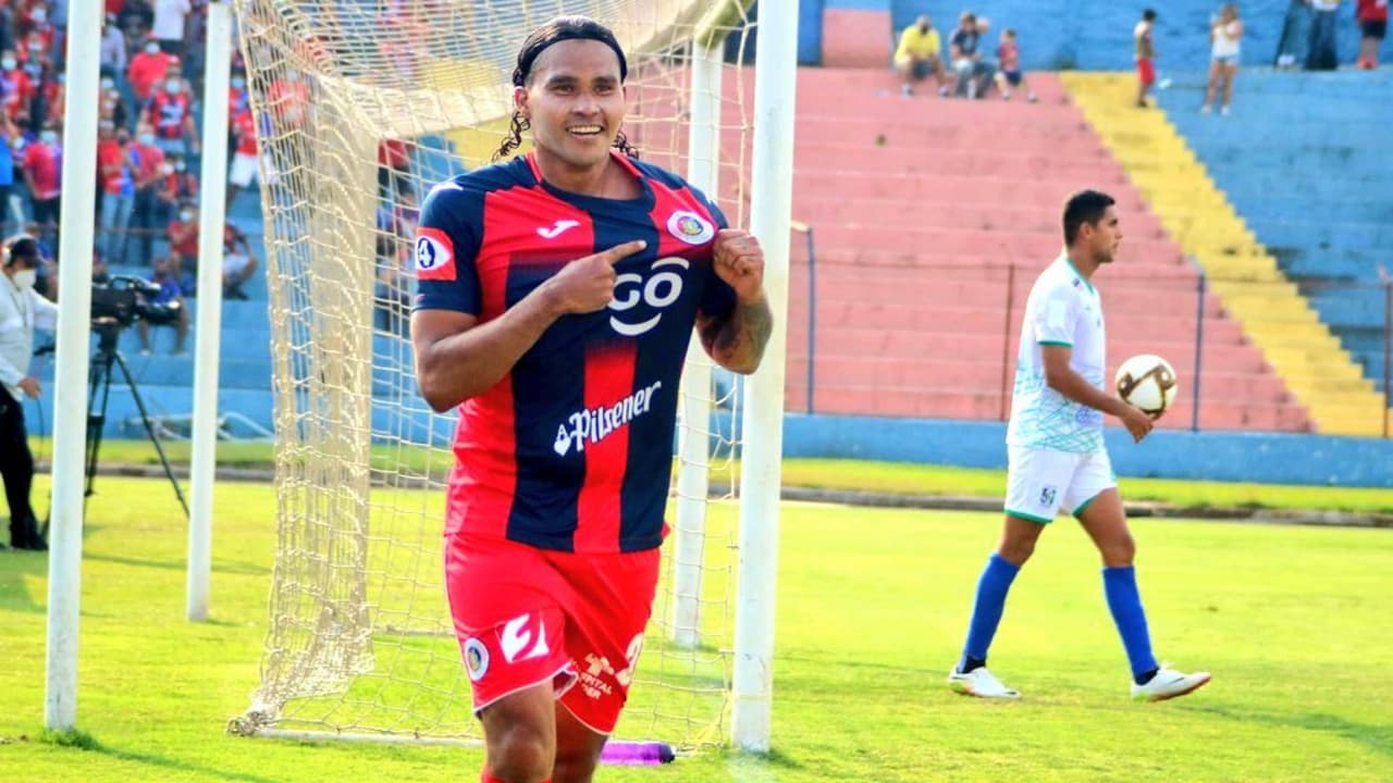 El 'Gullit' Peña ofrece disculpas a la afición del Santa Tecla