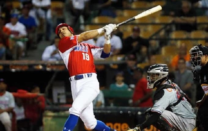 Neftalí Soto da el triunfo a Puerto Rico 2-1 ante Dominicana