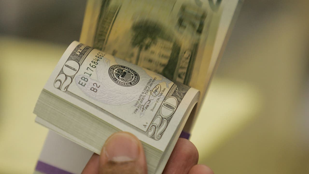 El paquete de estímulo económico incluye varios auxilios para dichos establecimientos, como 7,250 millones de dólares adicionales en fondos para el Programa de Protección de Pago (PPP). Bajo este plan, el 60% del préstamo debe ser utilizado para cubrir la nómina y el 40% para los costos de operación del negocio. Te contamos las novedades y quiénes califican para acceder al beneficio.