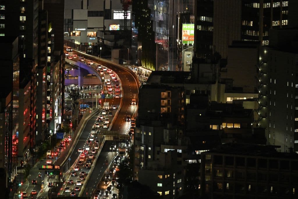 <b>Lugar 9: Tokio, Japón.</b>
<br>
<br>Tiempo promedio para recorrer 6.2 millas: 21 minutos 40 segundos.
<br>Tiempo en horas pico al año: 193 horas.
<br>Velocidad promedio en horas pico: 14.9 millas/hora.
<br>Variación respecto a 2021: -10 segundos.